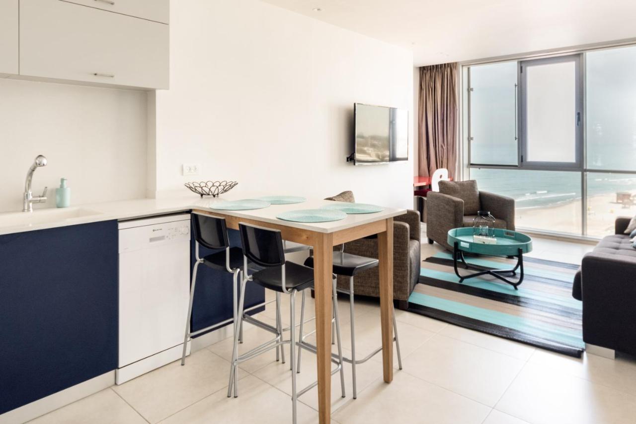 Beach Apartment- Breathtaking Views With Bomb Shelter Herzelia Extérieur photo