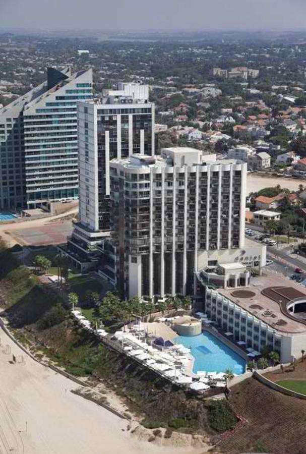 Beach Apartment- Breathtaking Views With Bomb Shelter Herzelia Extérieur photo