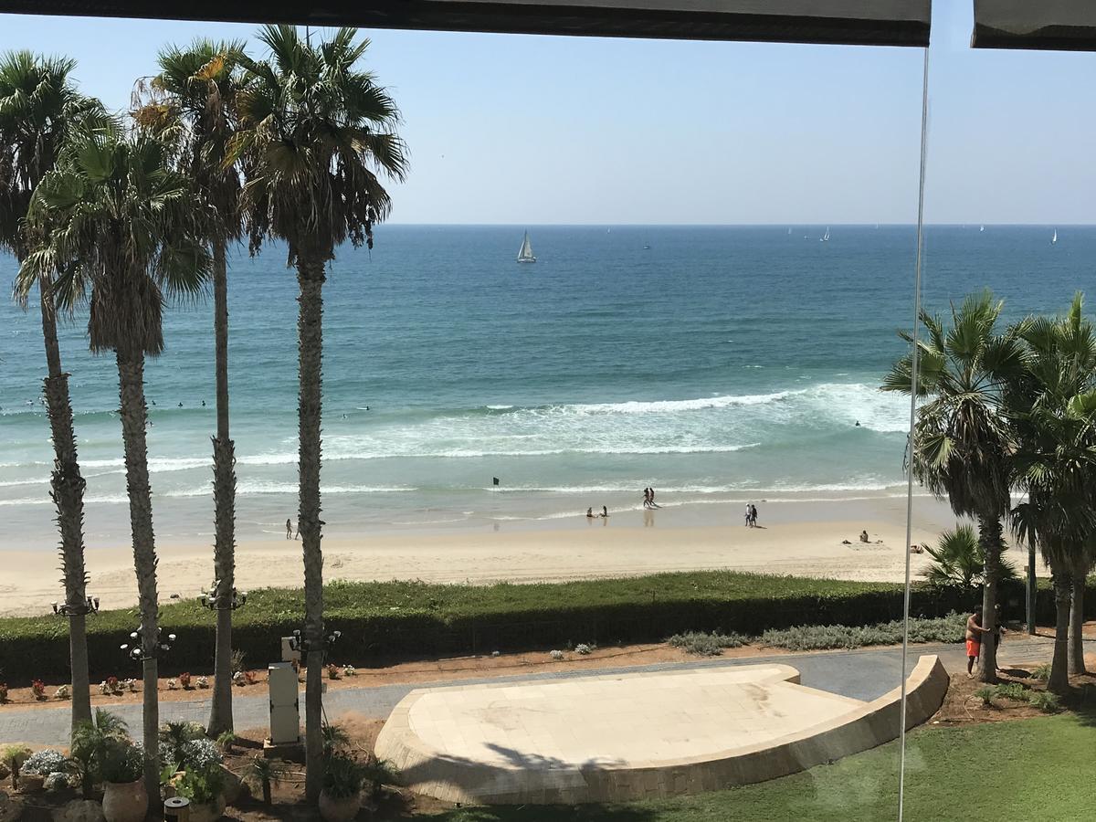 Beach Apartment- Breathtaking Views With Bomb Shelter Herzelia Extérieur photo