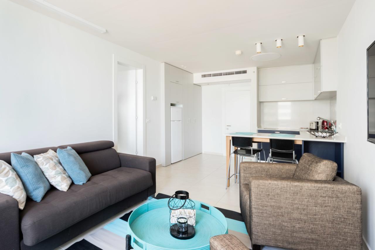 Beach Apartment- Breathtaking Views With Bomb Shelter Herzelia Extérieur photo