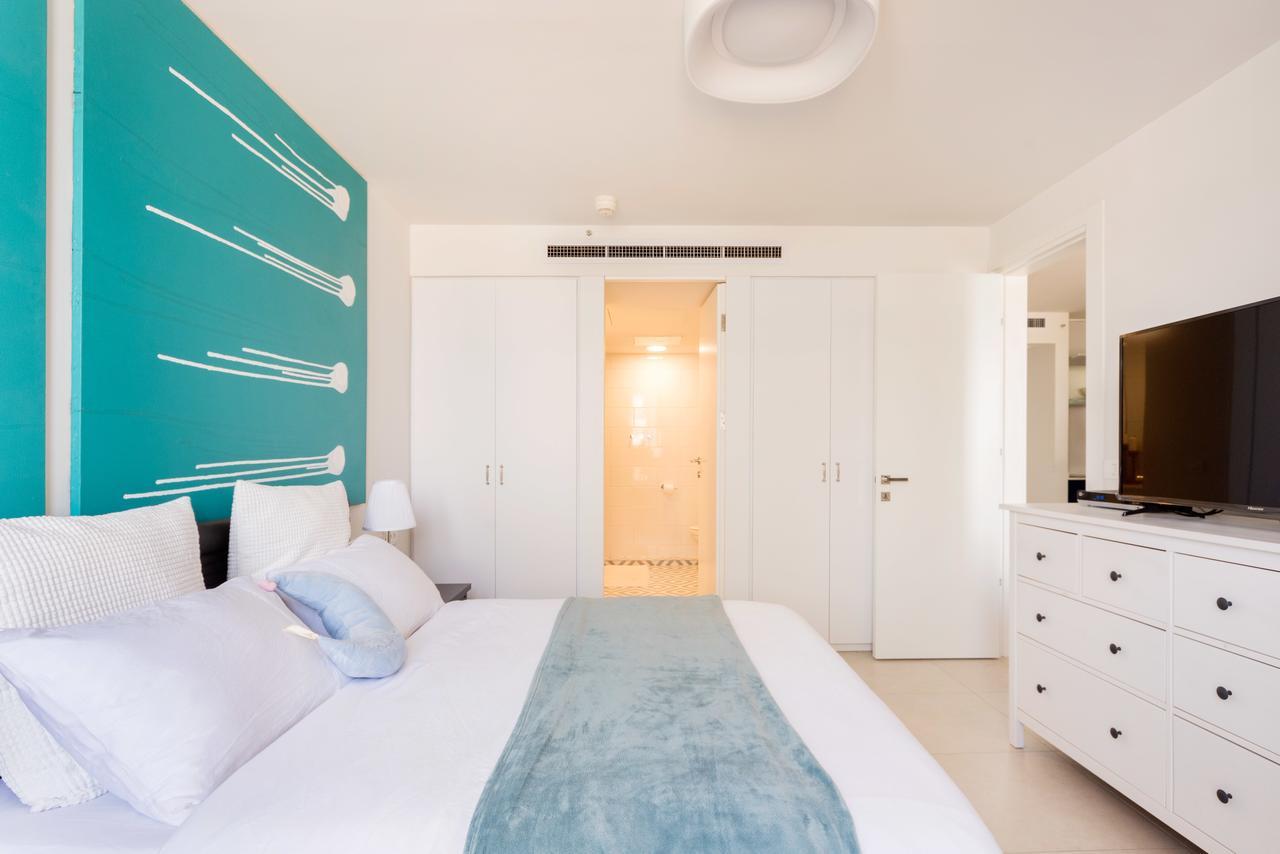 Beach Apartment- Breathtaking Views With Bomb Shelter Herzelia Extérieur photo